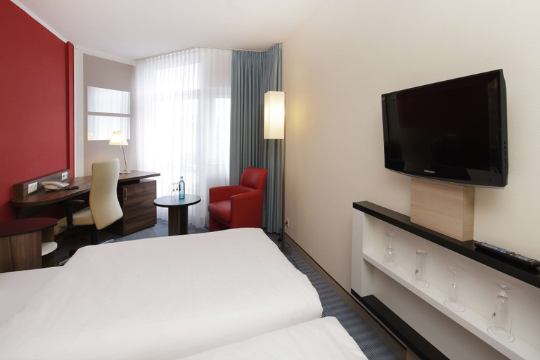 Bedroom 4, H+ Hotel Köln Brühl by Sunday Hotels, Rhein-Erft-Kreis