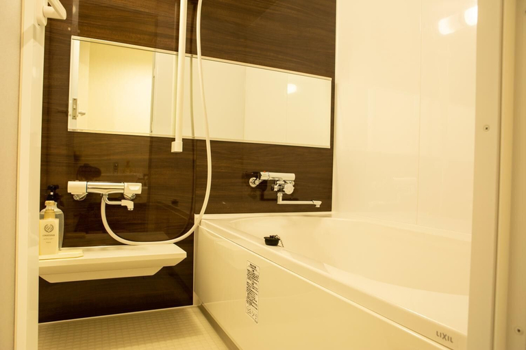Bathroom 3, Hotel Parman, Chiba
