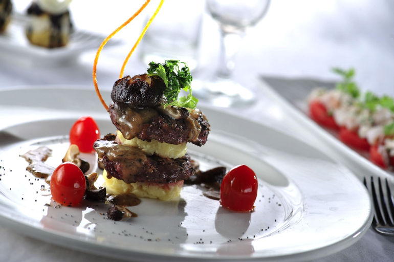 Food & Drinks 8