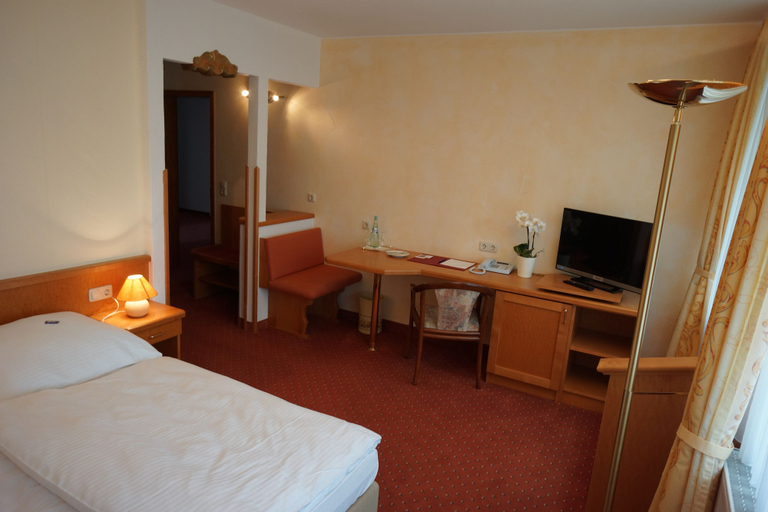 Bedroom 4, Hotel Lorösch, Main-Kinzig-Kreis