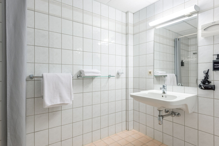Bathroom 4, Sure Hotel by Best Western Ole Tobias, Rana