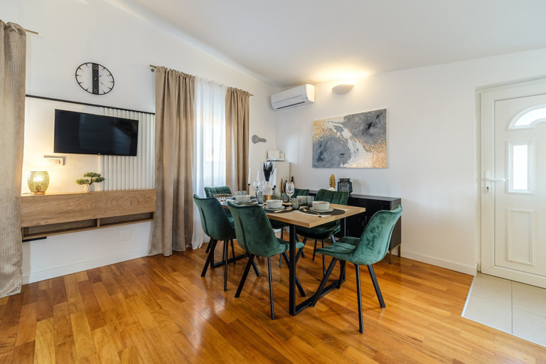 Others 4, Apartments Tomy, Sutivan