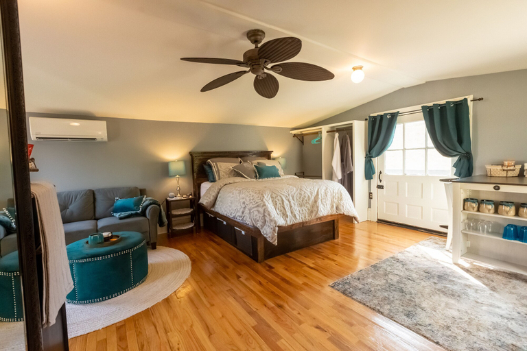 Bedroom 2, Braywood Inn, Winnebago