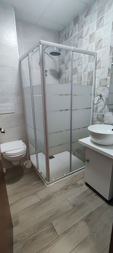 Bathroom 4, Square Hôtel, Gard