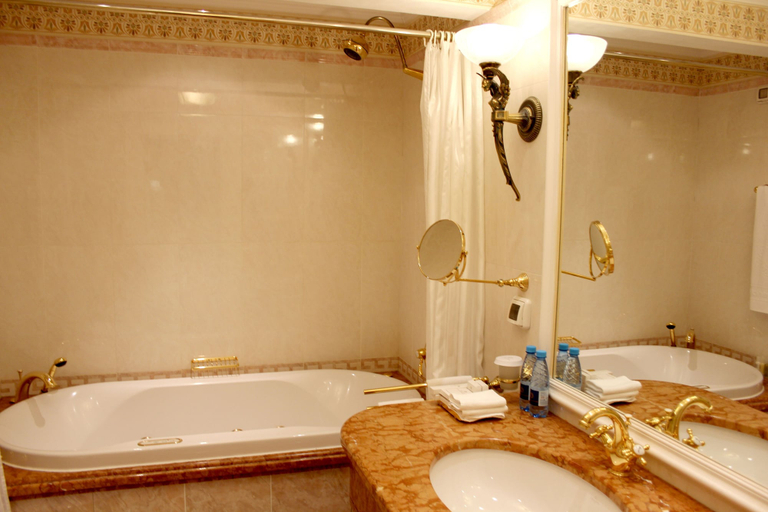 Bathroom 4, The Taleon Imperial Hotel, Sankt-Peterburg gorsovet