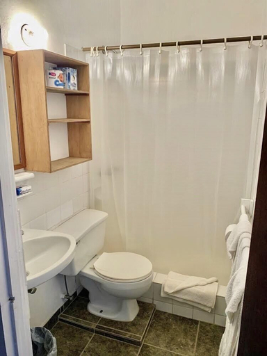 Bathroom, Hotel Rio Bueno