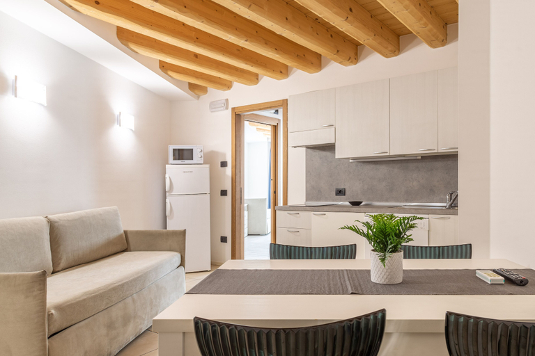 Others 5, Residence Garibaldi, Trieste