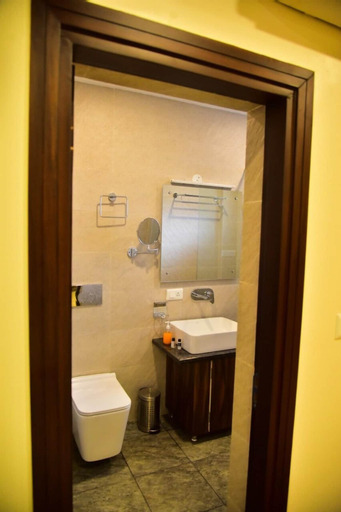 Bathroom, Serene Suites, Kangra