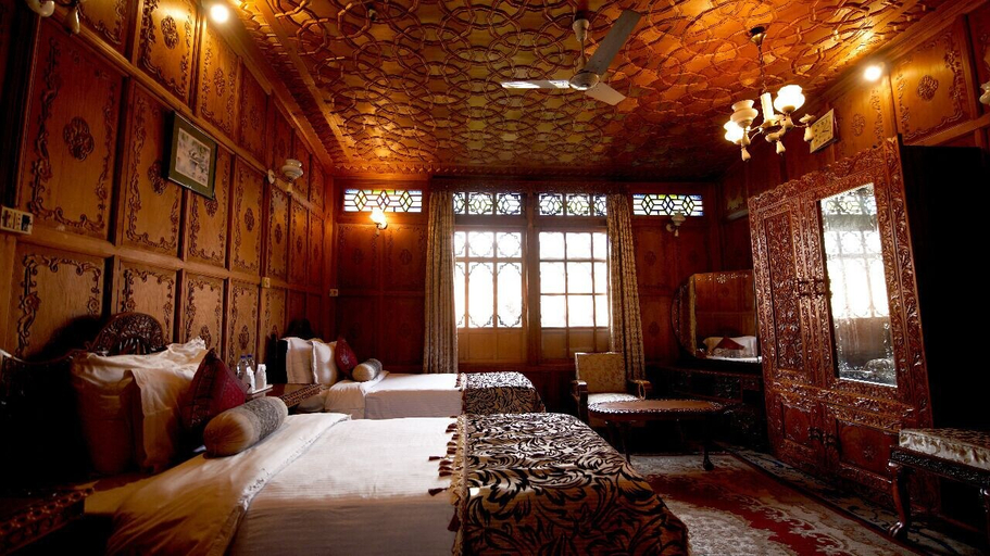 Bedroom 3, Meena Group houseboats, Srinagar