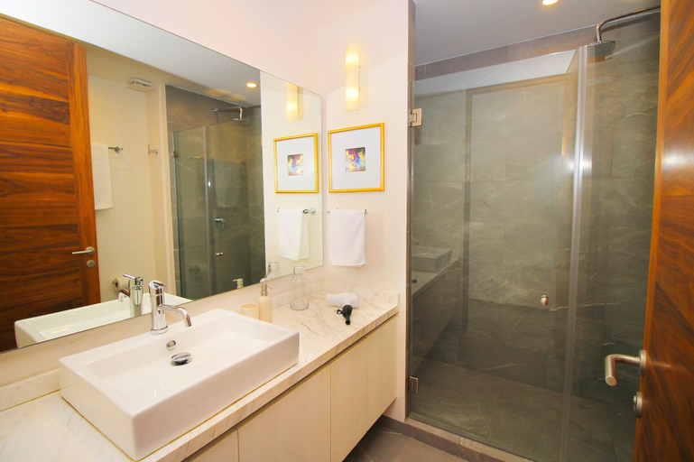 Bathroom 4, The Gallery Apartments, Cozumel