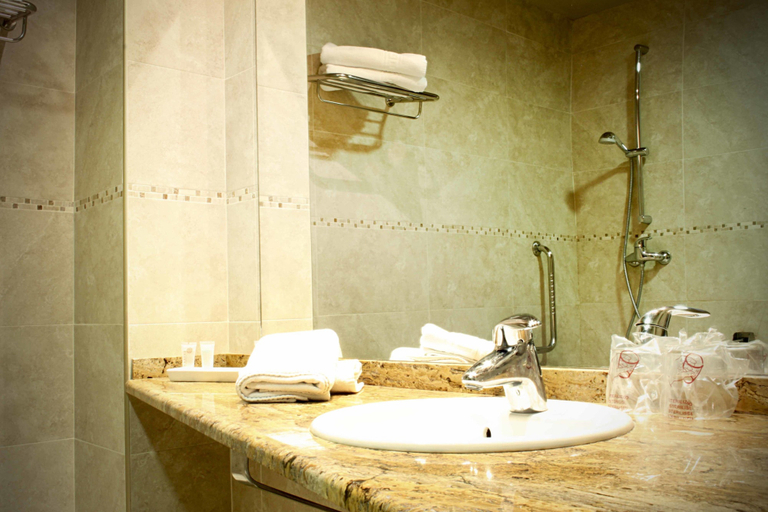 Bathroom 4, Hotel Zerbinetta, Granada
