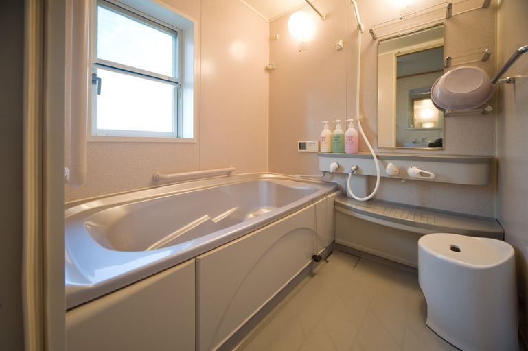 Bathroom 4, Holiday House Green Garden, Gujō