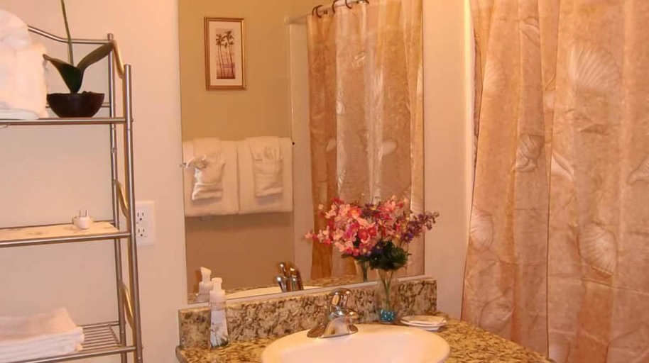 Bathroom, Harbor Sand, Lincoln