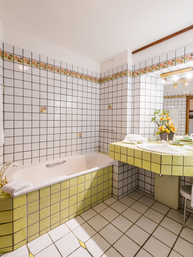 Bathroom 4, Hostellerie de la Pommeraie by Popinns, Bas-Rhin