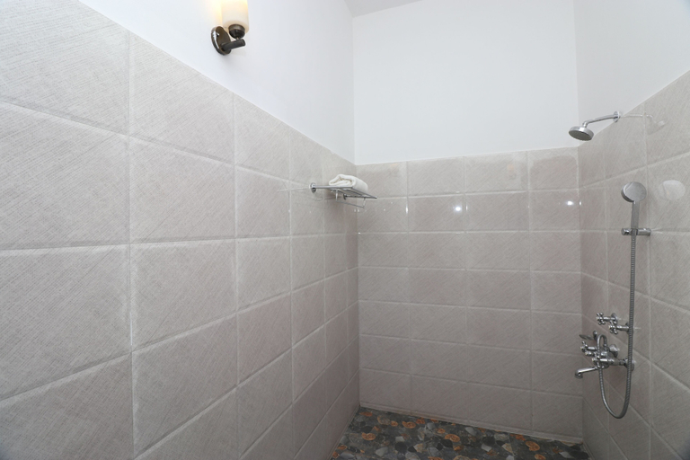 Bathroom 4, Corbett Comfort Lodge, Nainital