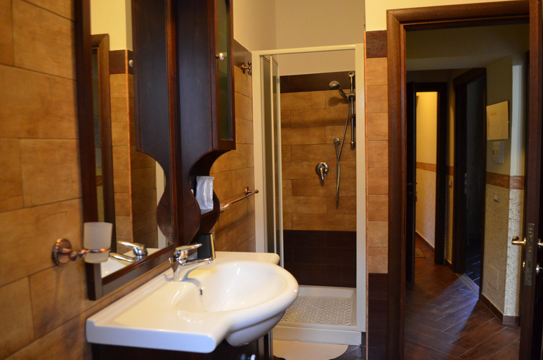 Bathroom, Borgo Patierno Agristor Country House, Caserta