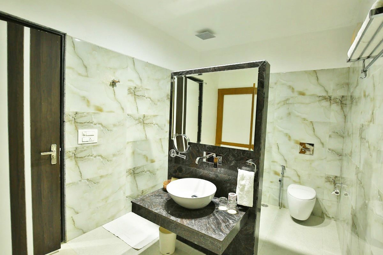 Bathroom 3, Jhansi Hotel, Jhansi