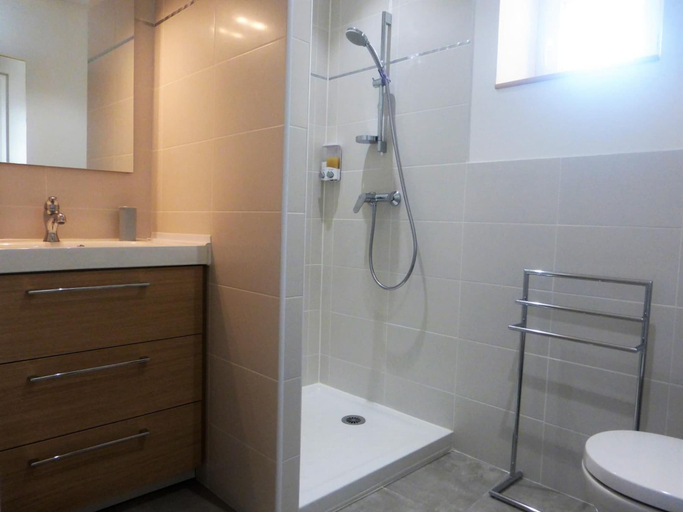 Bathroom 5, Maison d'hôtes la Bignone, Gard
