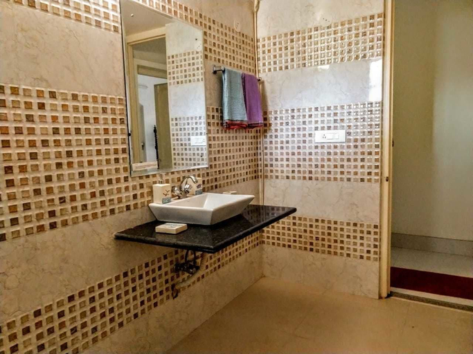 Bathroom 3, The Garden Bungalow, Birbhum
