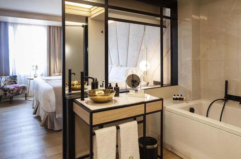 Bathroom 5, Nivia Born Boutique Hotel, Baleares