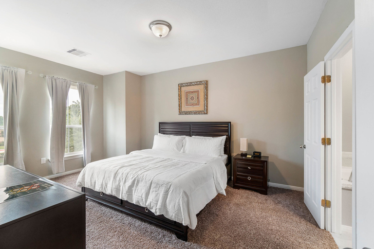 Bedroom 2, Experience a First Class Stay - 2 BDRM, Houston