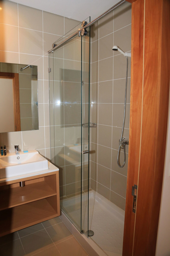 Bathroom 4, Fly Hotel, Maianga