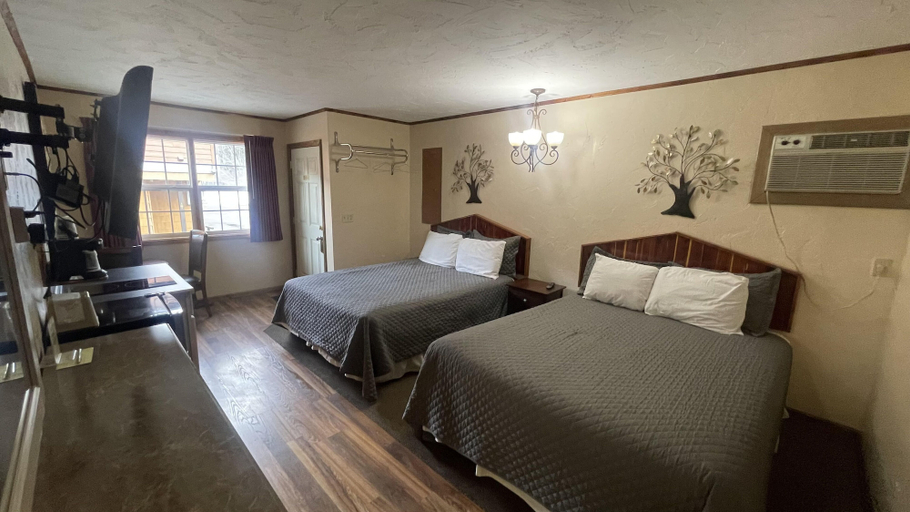 Bedroom 3, Cedar Wood Inn, Lawrence