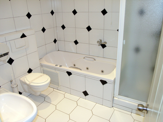 Bathroom 3, Hotel Kralj Tomislav, Nova Gradiška