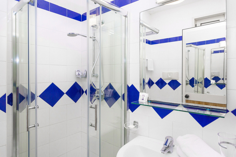 Bathroom 3, Villaggio Turistico Bleu Village, Napoli