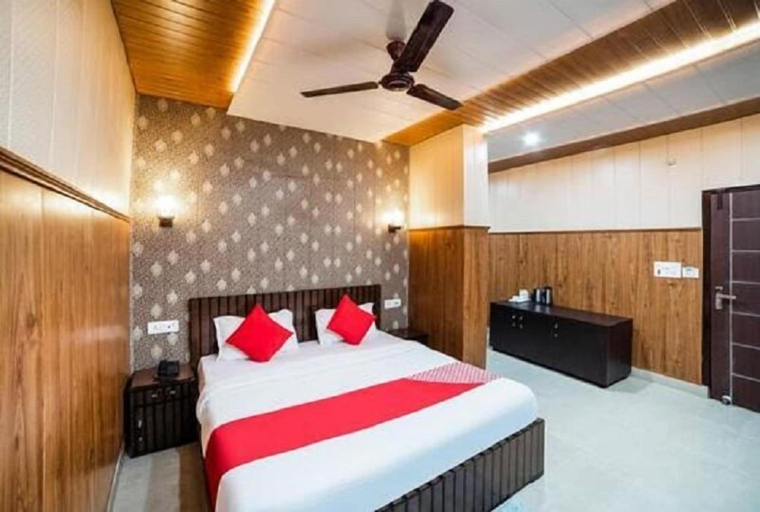 Bedroom 1, Krazy Hotel, Nainital