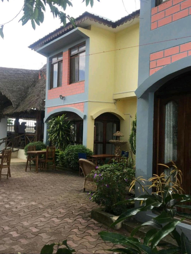 Exterior & Views