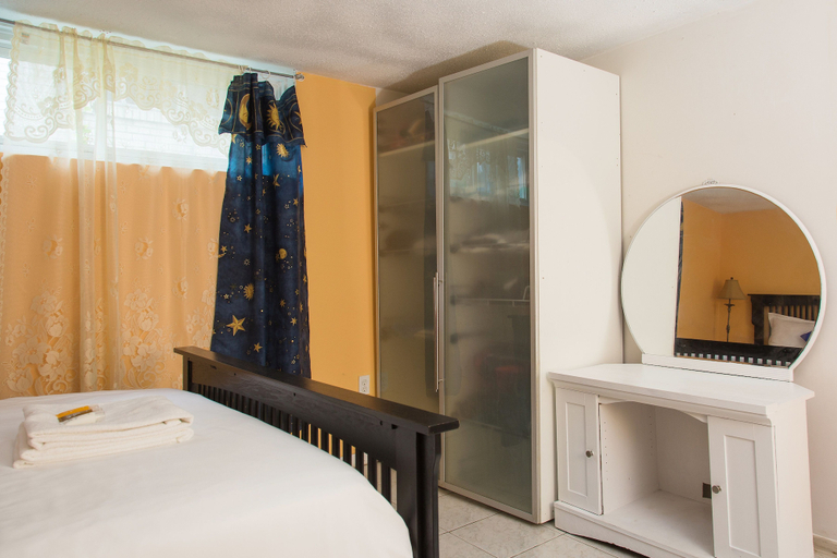 Bedroom 4, Charlton Suites Guest House, Toronto
