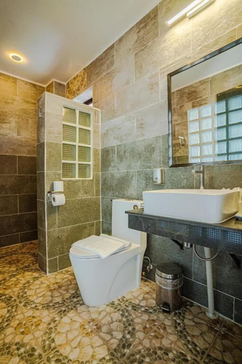 Bathroom 3, Calao Kep Residence Hotel, Kaeb