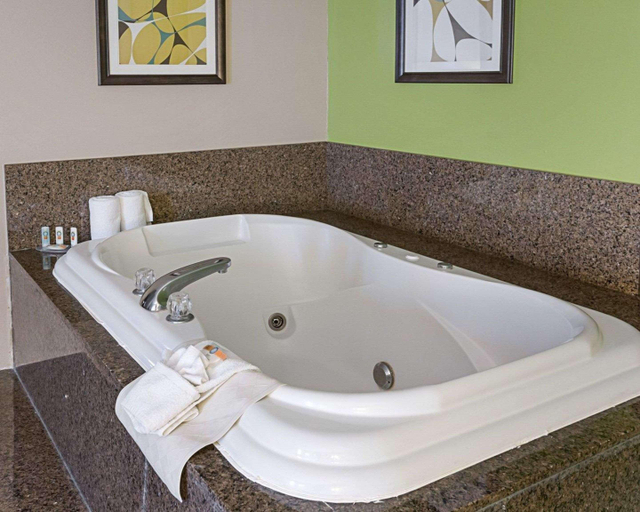 Bathroom 4, Quality Suites, Calcasieu