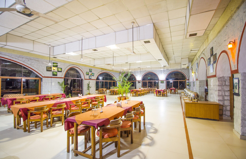 Food & Drinks 5, Jungle King Resort, Mandla