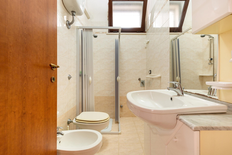 Bathroom 3, 2119 Villetta Pasubio, Lecce