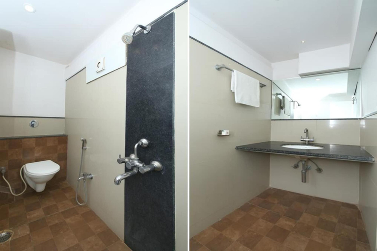 Bathroom, Hotel Rahul, Jabalpur