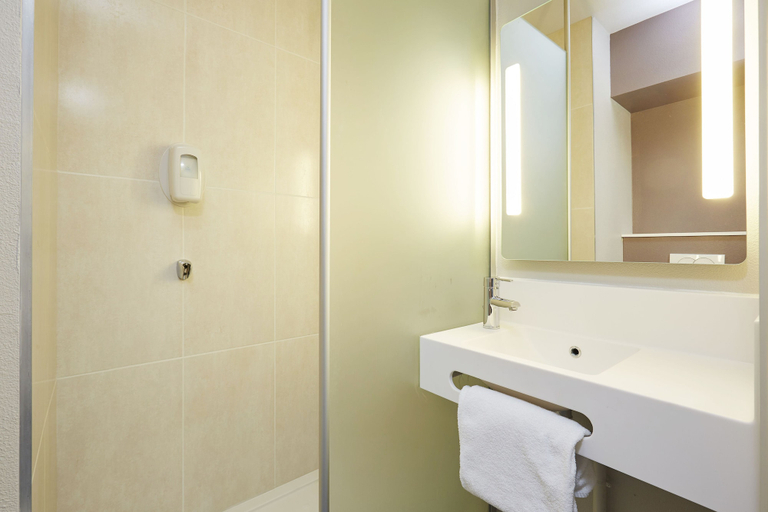 Bathroom 4, B&B Hotel Lens Musée Du Louvre, Pas-de-Calais
