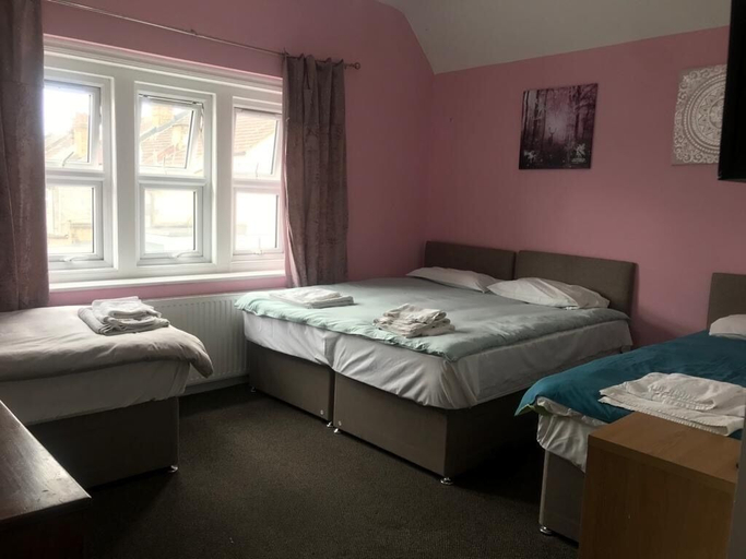 Bedroom 3, Heathrow Stay, London