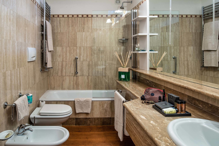 Bathroom 4, Albergo Del Senato, Roma