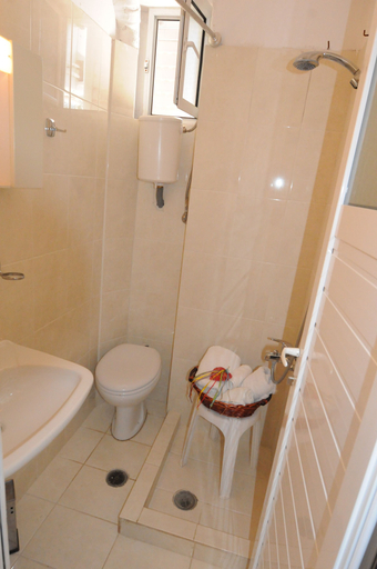 Bathroom 4, Rossa Studios, Attica