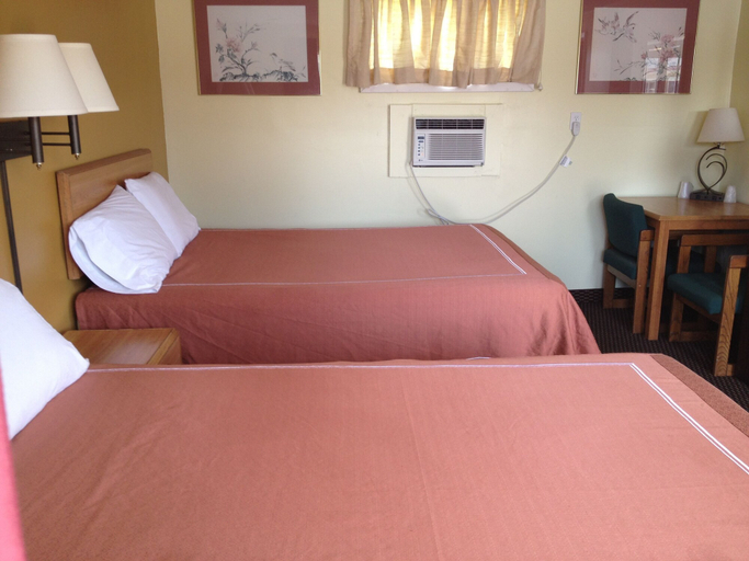 Bedroom 3, Caravan Motel, Niagara