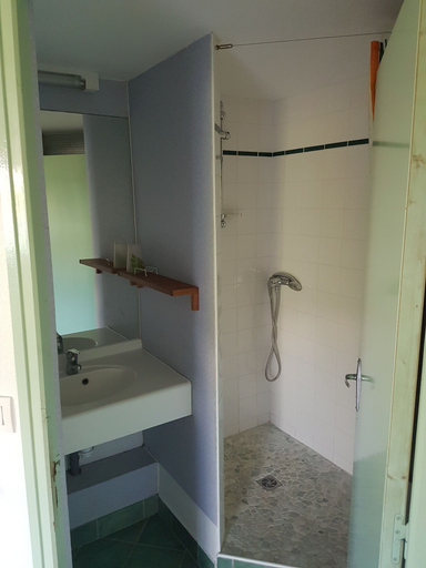 Bathroom, Camping l'Agrion Bleu - Bungalow, Dordogne
