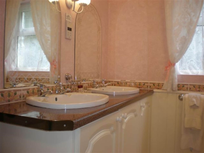 Bathroom 5, Crystal Springs B&B