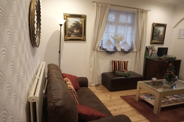 Others 5, The Ridings Guest House, Oxfordshire