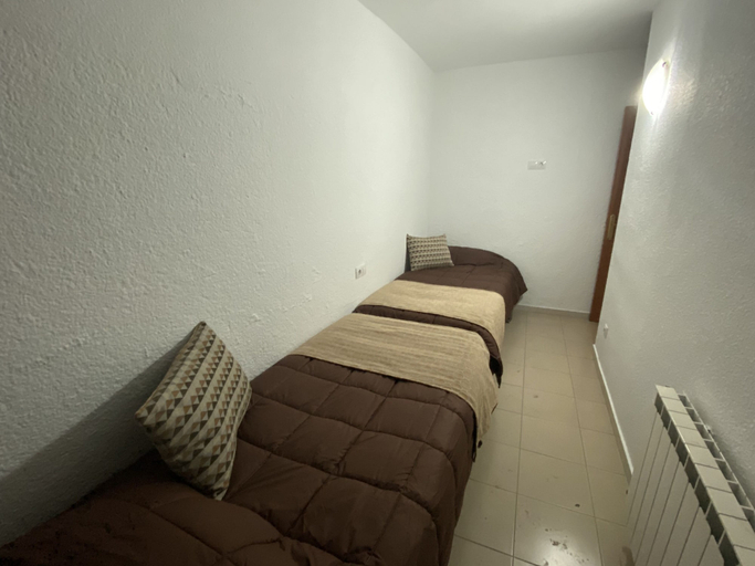 Bedroom 2, Apartaments AR Isern, Girona