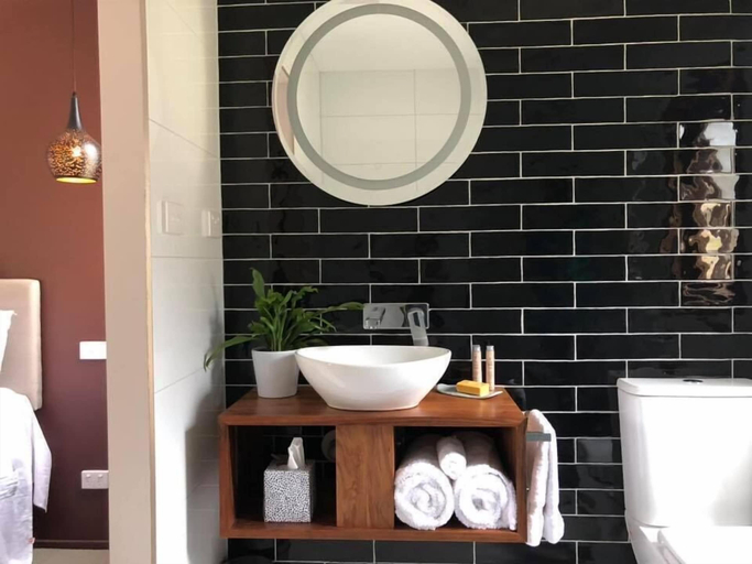Bathroom 3, Tuckers Lane Boutique Accommodation, Cessnock