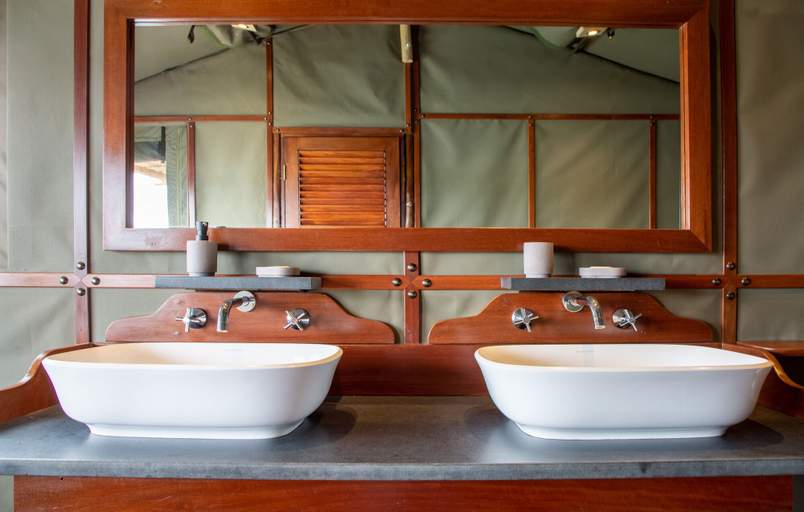 Bathroom 4, Ndhovu Safari Lodge - Campground, Mukwe