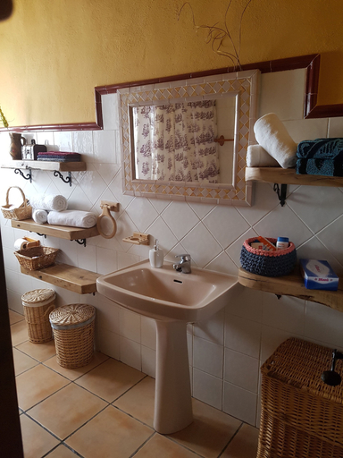 Bathroom 4, Casas Amaro, Granada