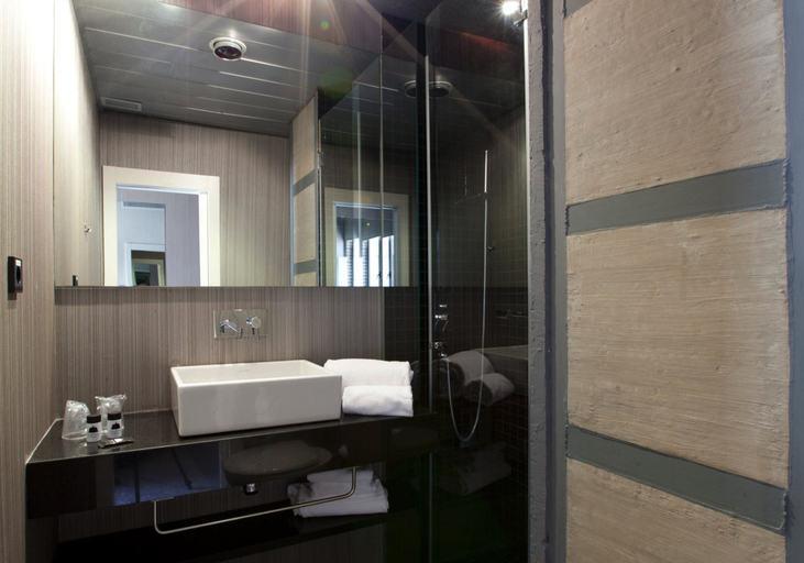 Bathroom 4, Cosy Rooms Embajador, Valencia